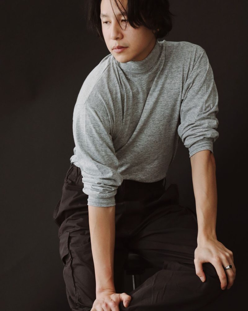 Burgundy cargo pants, studio shot